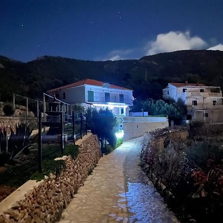 Apartments Suho Komiža Екстериор снимка