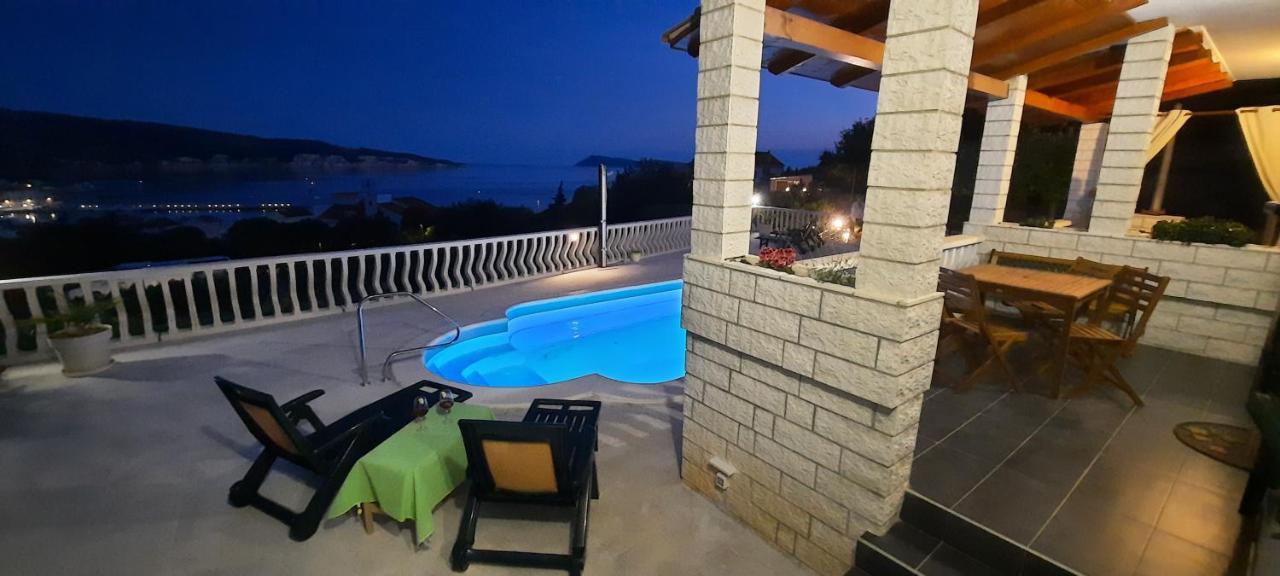 Apartments Suho Komiža Екстериор снимка
