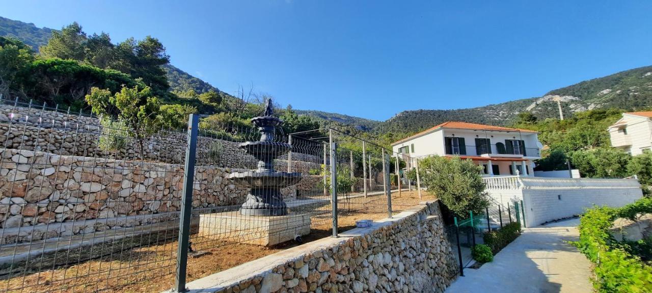 Apartments Suho Komiža Екстериор снимка