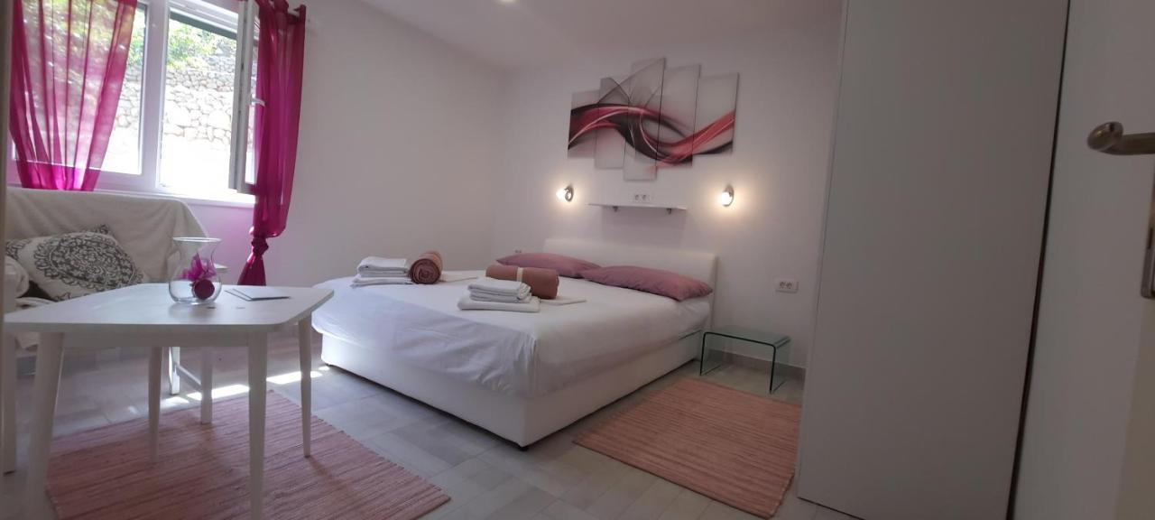 Apartments Suho Komiža Екстериор снимка