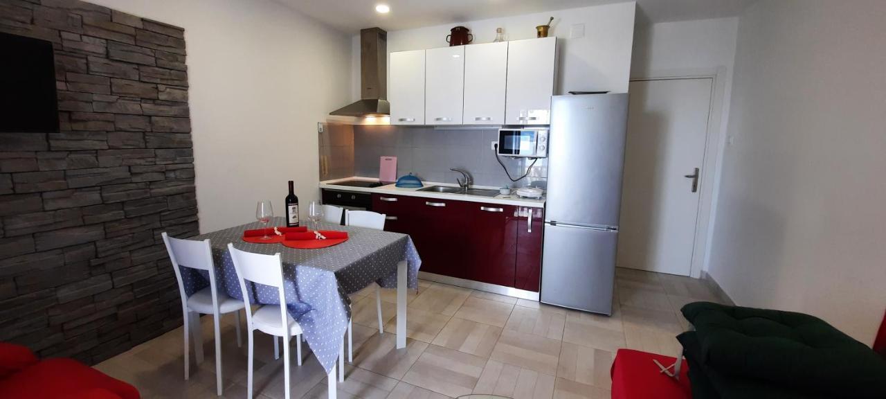 Apartments Suho Komiža Екстериор снимка
