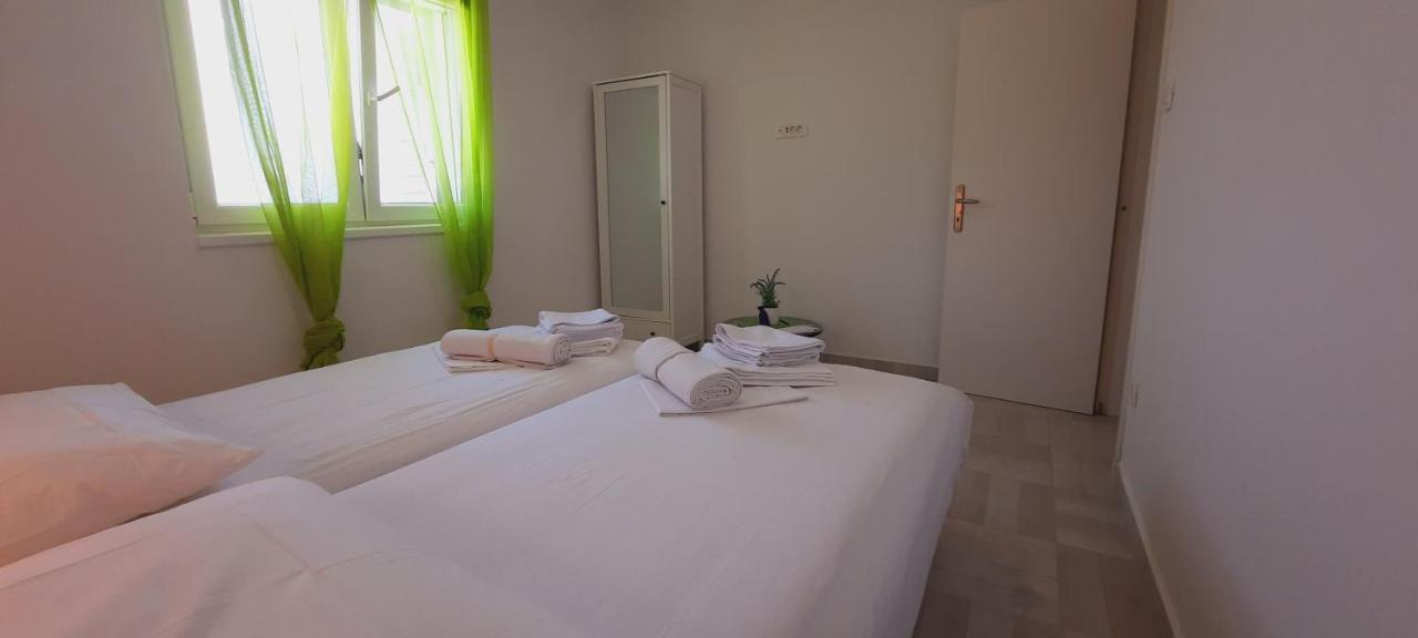 Apartments Suho Komiža Екстериор снимка