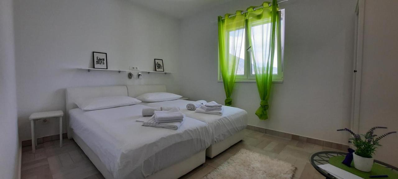 Apartments Suho Komiža Екстериор снимка