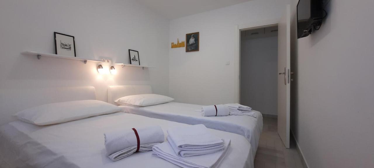 Apartments Suho Komiža Екстериор снимка
