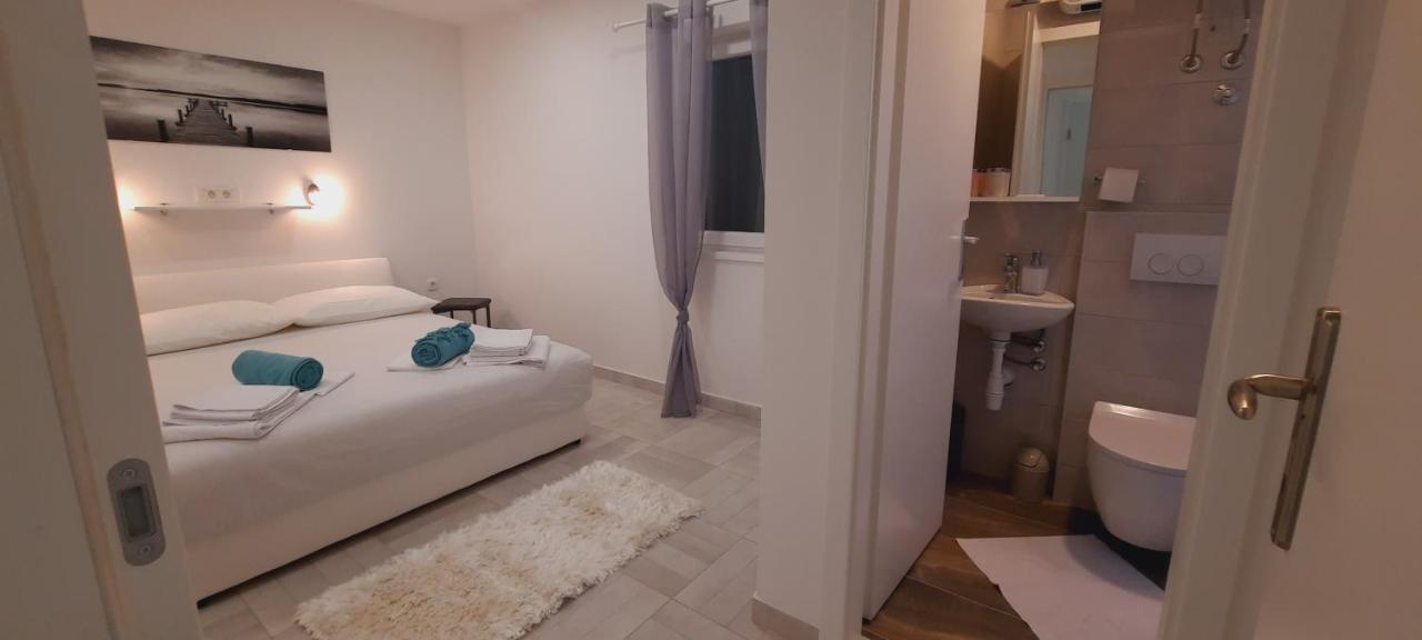 Apartments Suho Komiža Екстериор снимка