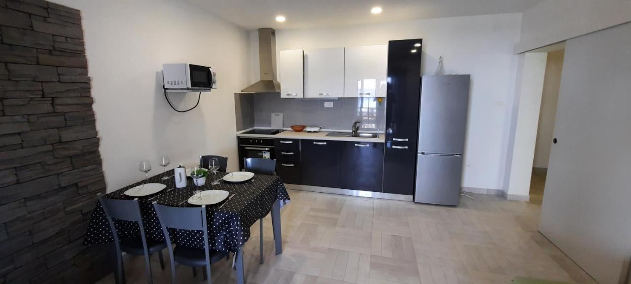 Apartments Suho Komiža Екстериор снимка