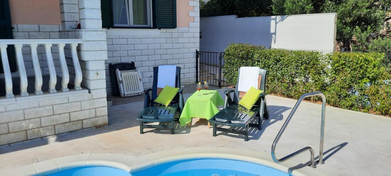Apartments Suho Komiža Екстериор снимка