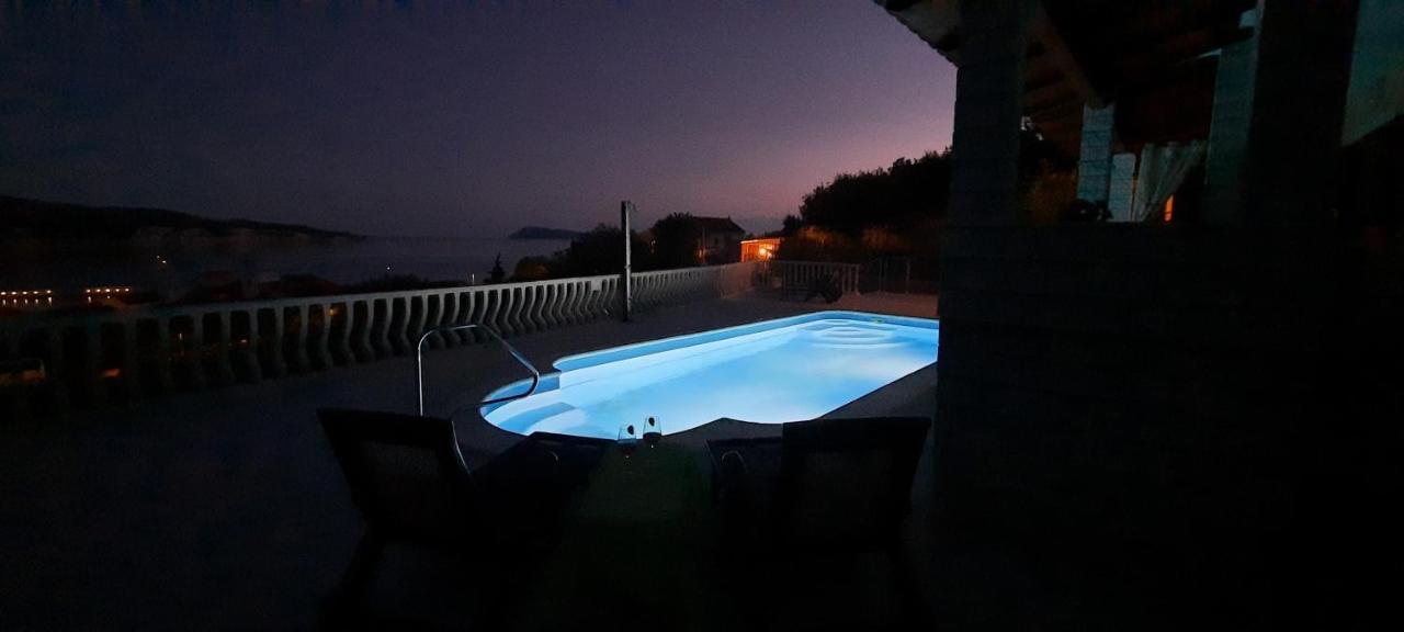Apartments Suho Komiža Екстериор снимка
