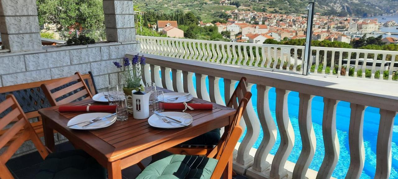 Apartments Suho Komiža Екстериор снимка