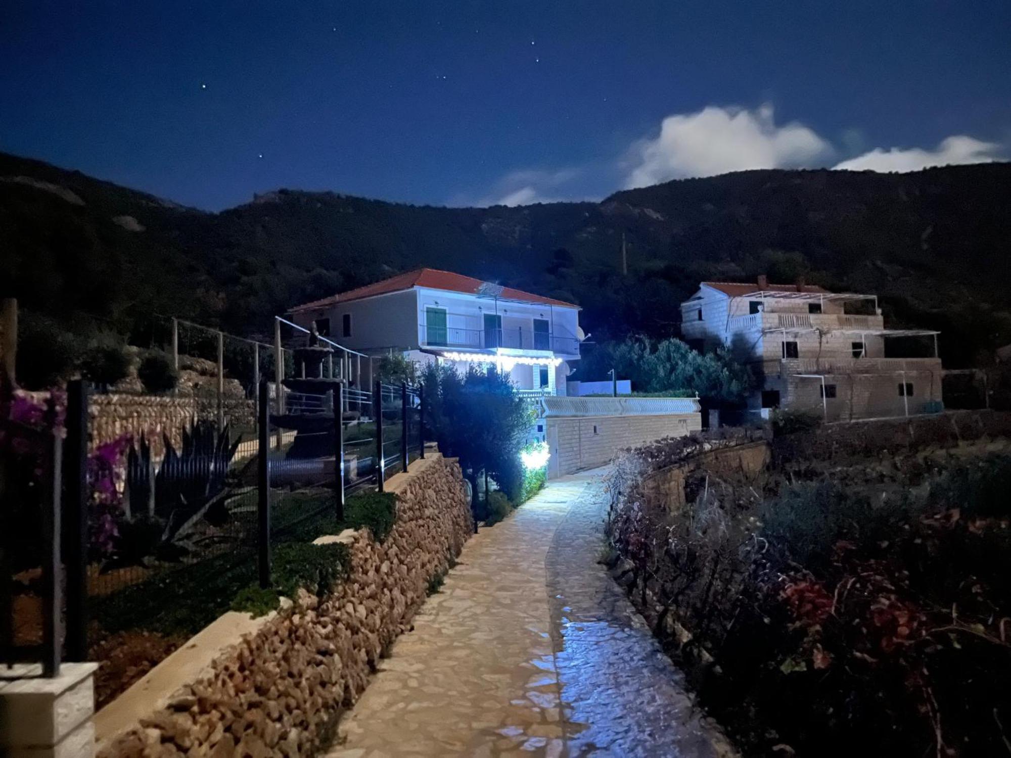 Apartments Suho Komiža Екстериор снимка